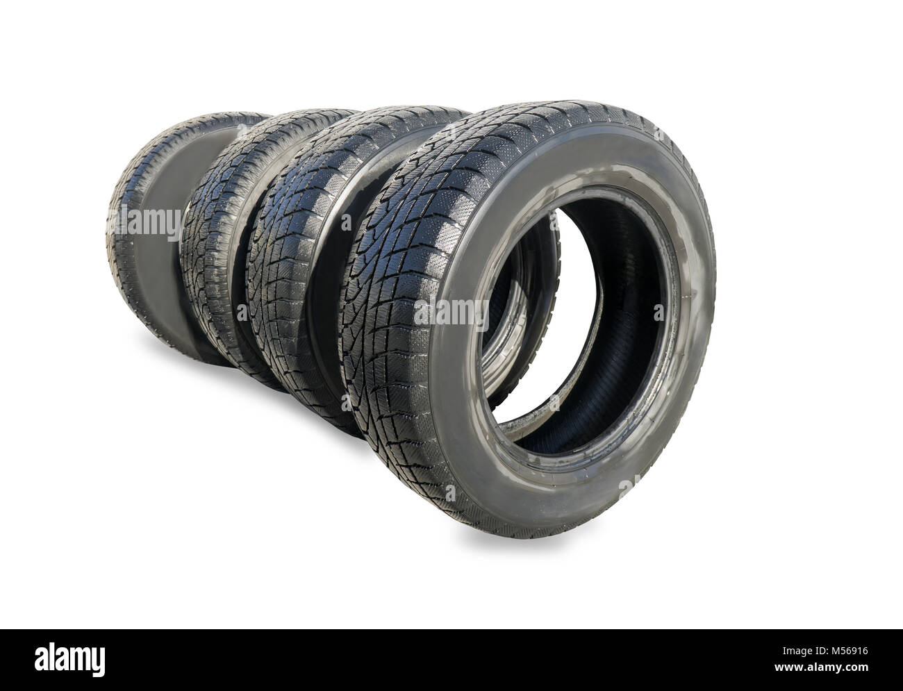 Stack di quattro ruote nero nuovi pneumatici invernali per auto Foto Stock