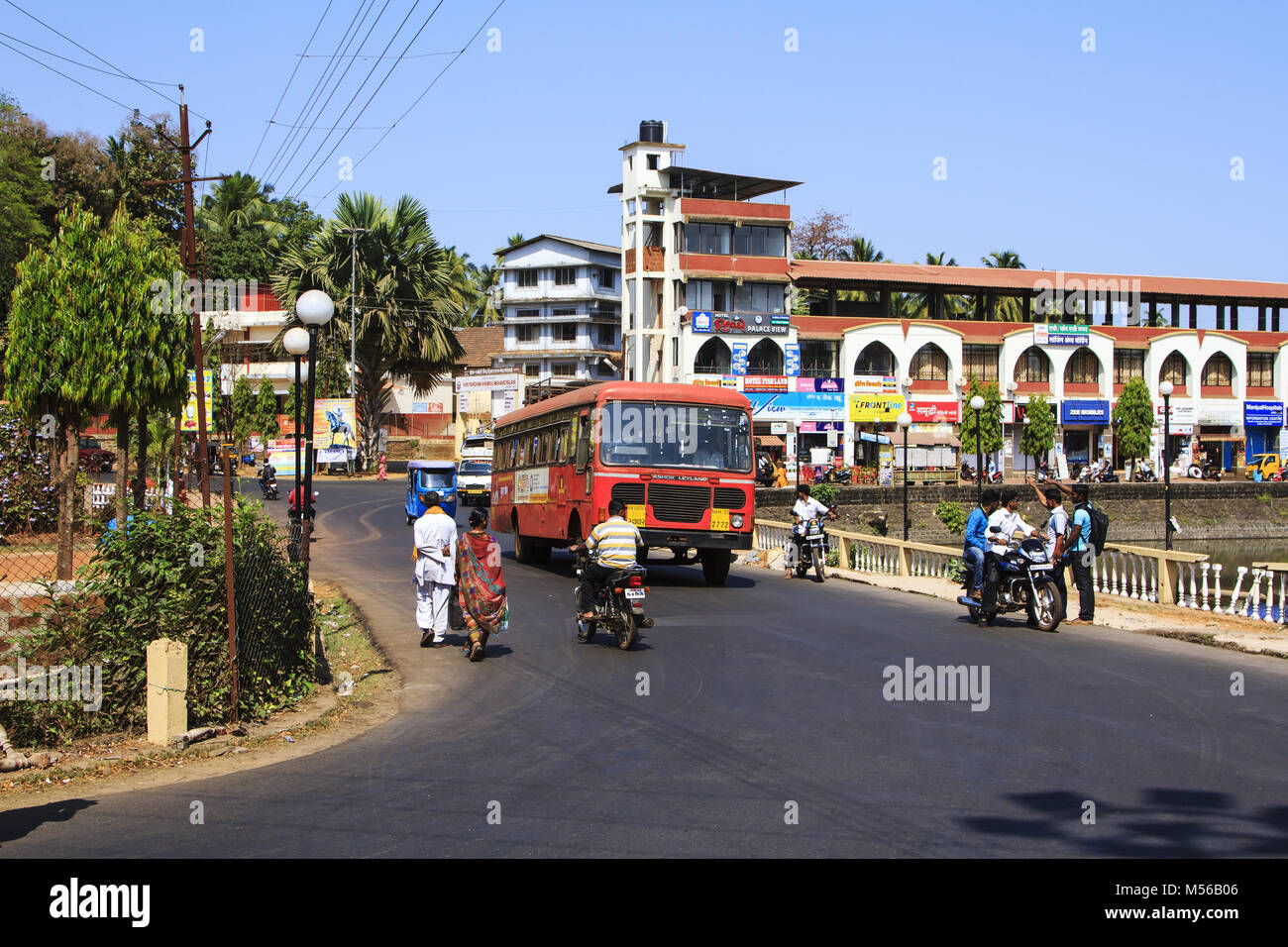 Città Sawantwadi con grande traffico Foto Stock