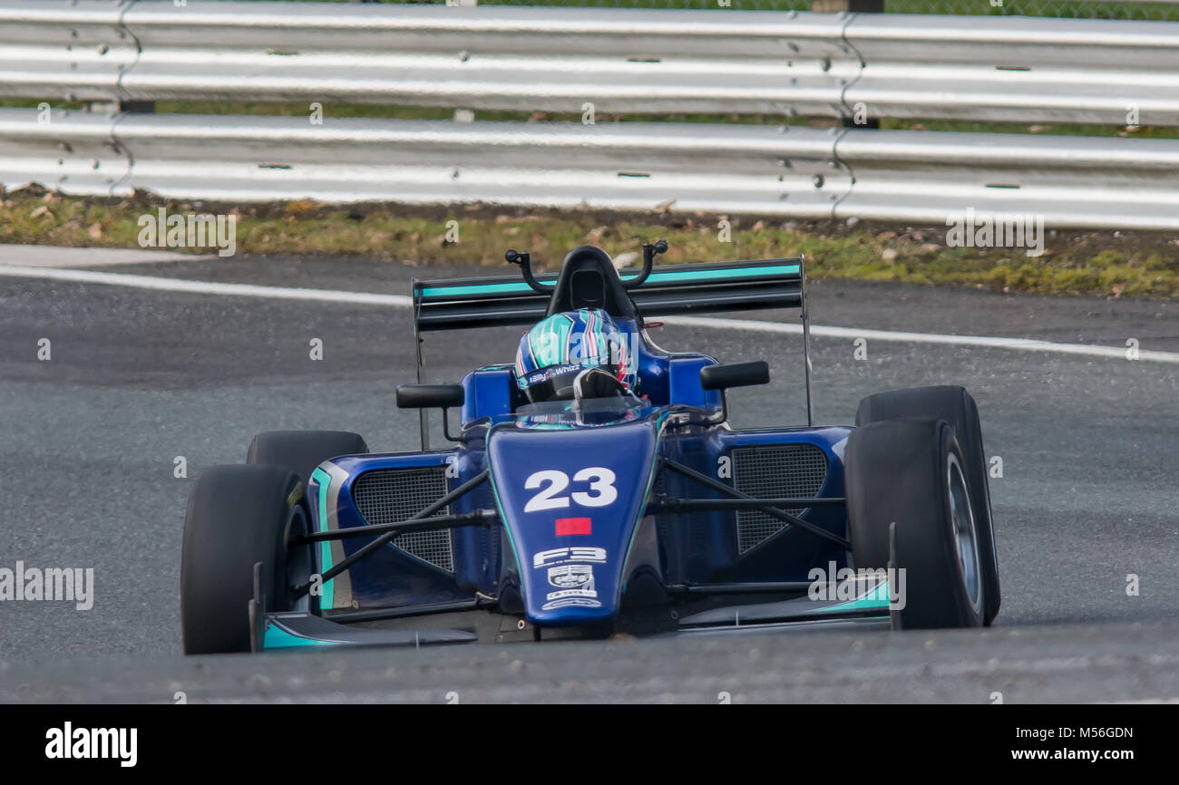 Billy Monger (#BillyWhizz) Test ad Oulton Park, il circuito Feb 2018. Prima sessione poiché il suo terribile incidente nel 2017. Foto Stock