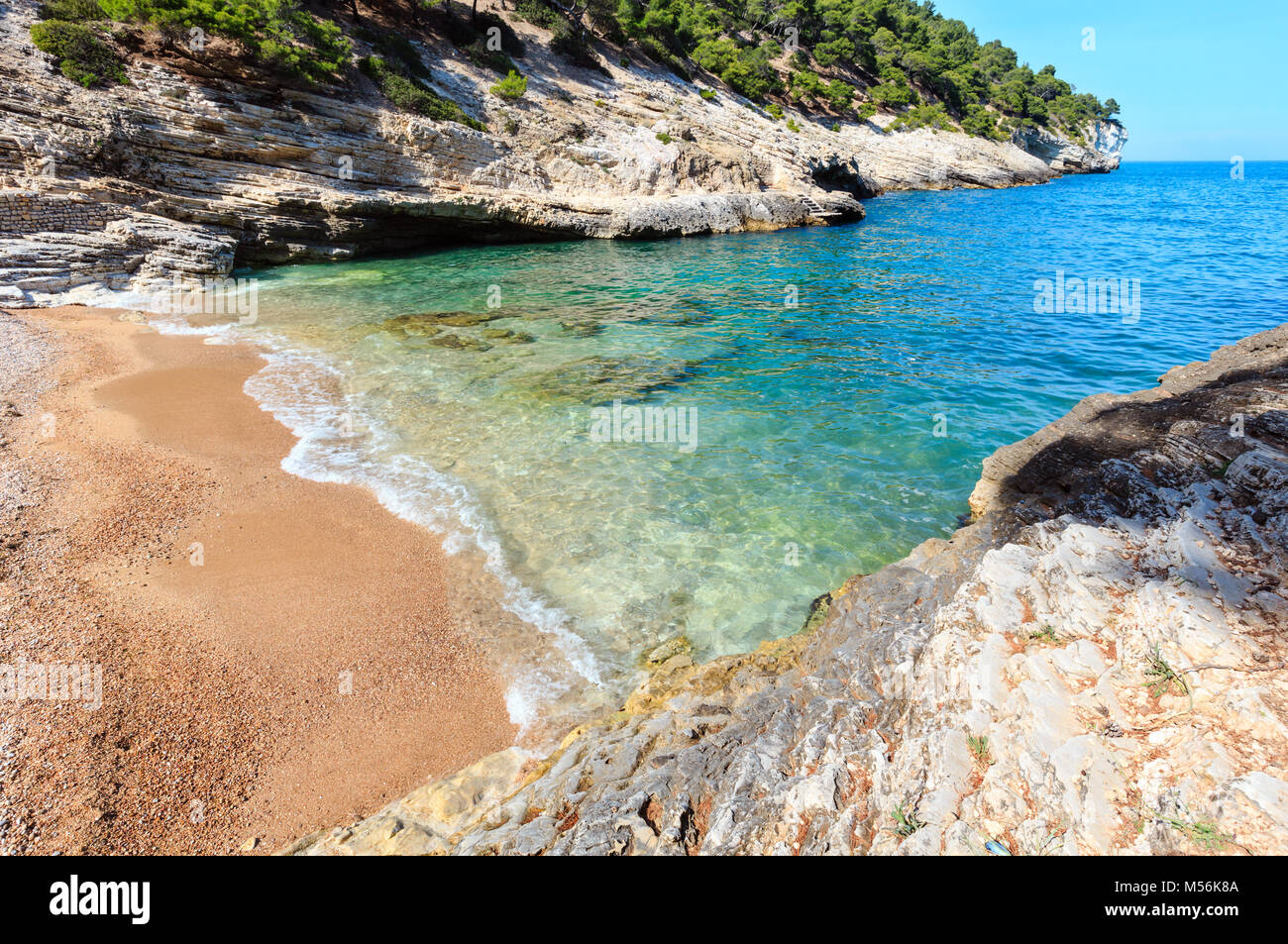 La baia della Pergola spiaggia, Puglia, Italia Foto stock - Alamy