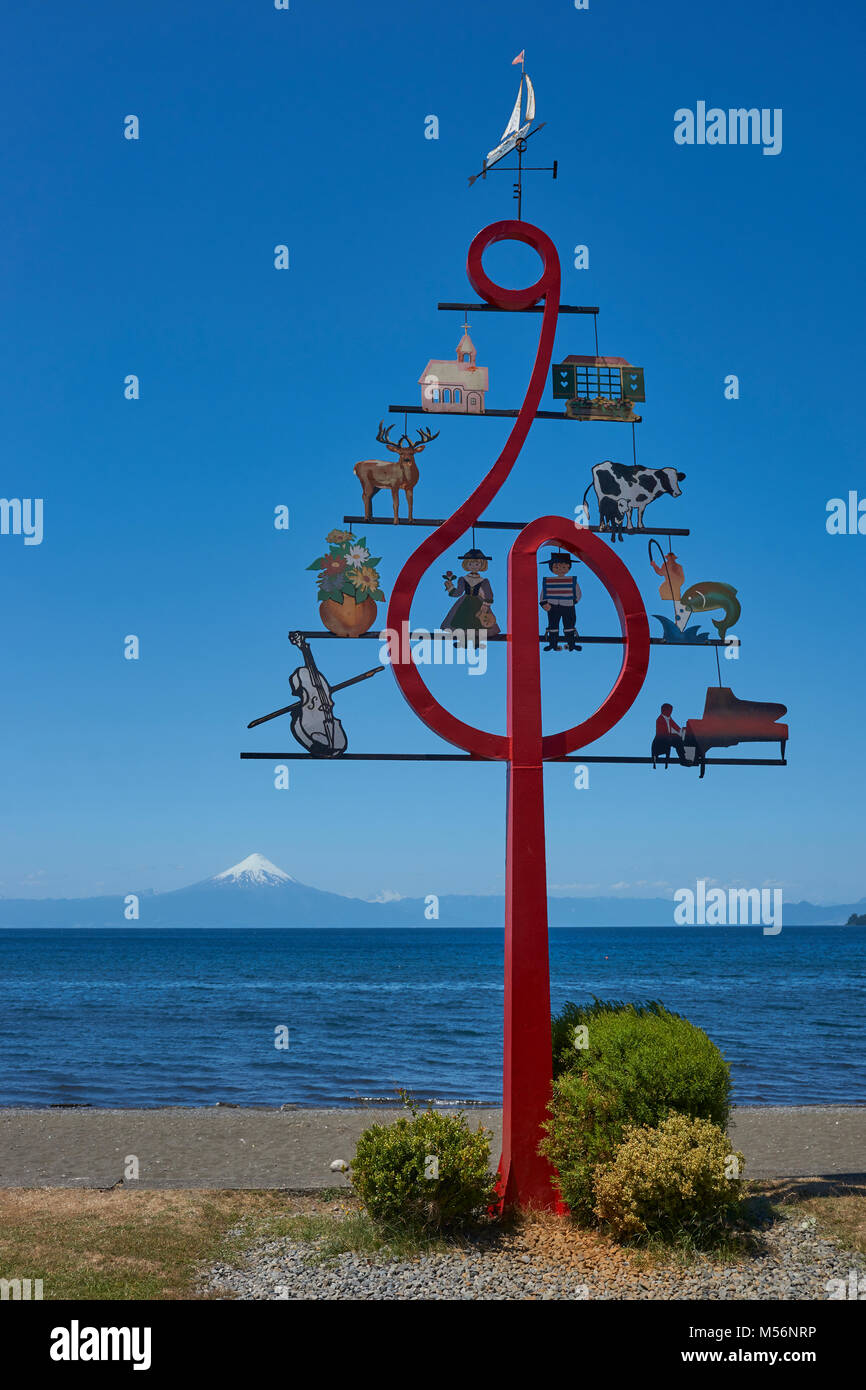 Statua con un tema musicale sul lungomare di Frutillar sulla riva del Lago Llanquihue in Frutillar nel distretto del lago del sud del Cile. Foto Stock