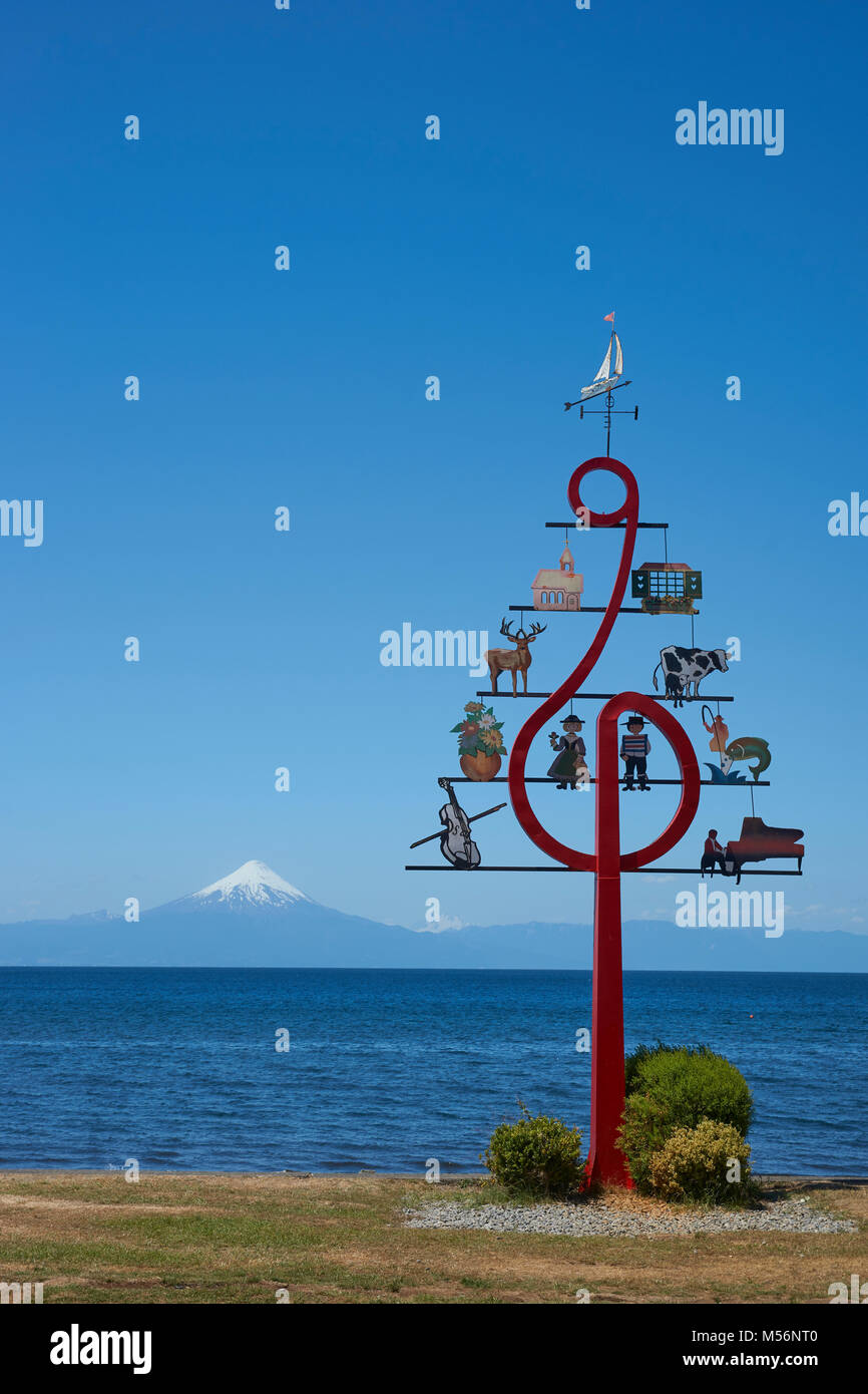 Statua con un tema musicale sul lungomare di Frutillar sulla riva del Lago Llanquihue in Frutillar nel distretto del lago del sud del Cile. Foto Stock