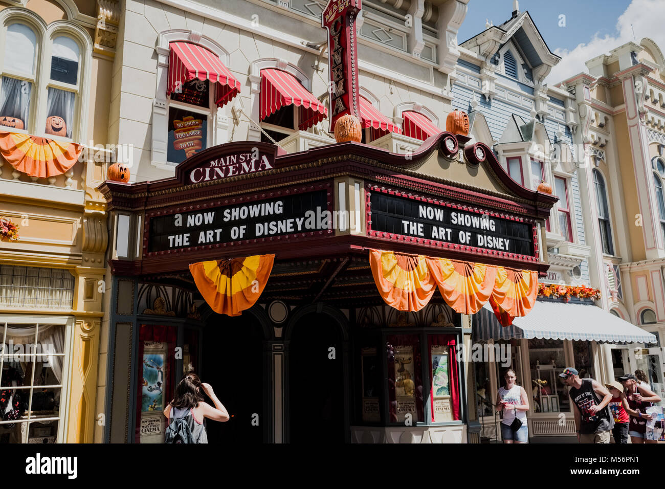 Il teatro il negozio d'arte a Disney World magico regno, Orlando, Florida, America del Nord Foto Stock