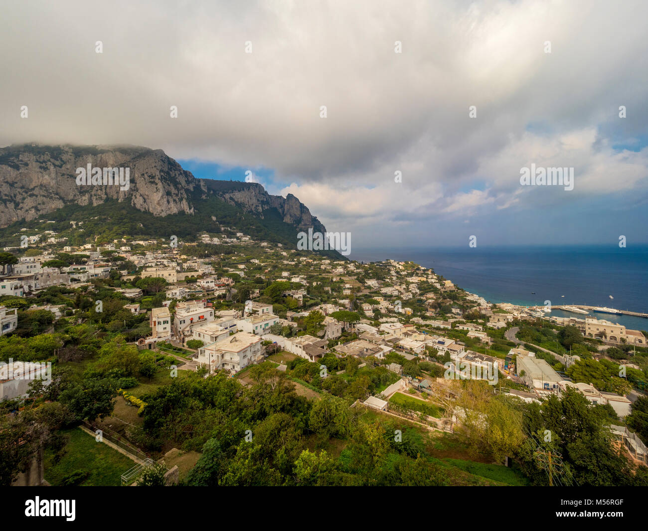 Vista da Capri centro città a Monte Solaro, Capri, Italia. Foto Stock