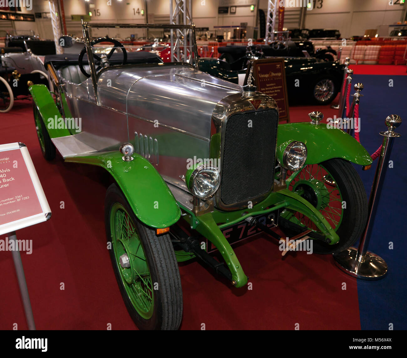 Tre quarti di vista frontale di un 1923 Alvis 12/40 anatre torna Tourer, sul display a 2018 London Classic Car Show Foto Stock