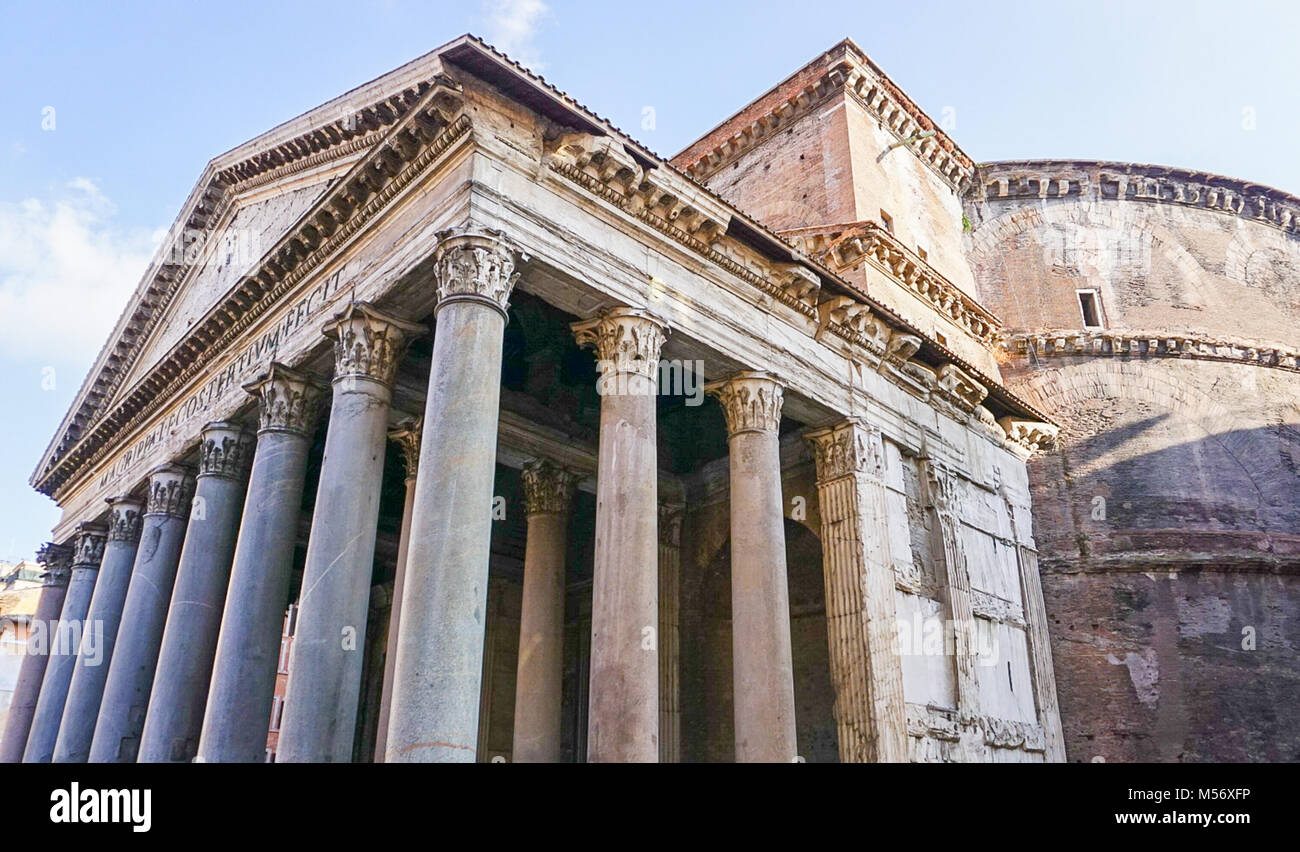 La parte esterna del Pantheon di Roma, Italia Foto Stock