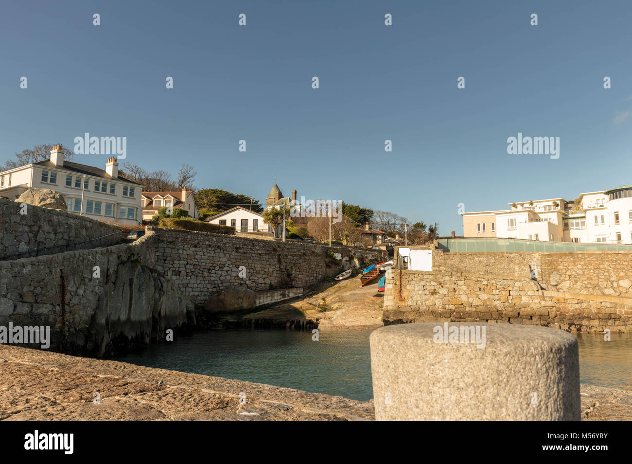 Coliemore Harbour si trova a Dalkey (a sud di Dublino). Inoltre, nel Medioevo, Coliemore era il principale porto per la città di Dublino. Foto Stock