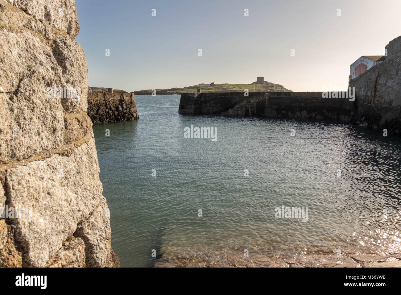 Coliemore Harbour si trova a Dalkey (a sud di Dublino). Inoltre, nel Medioevo, Coliemore era il principale porto per la città di Dublino. Foto Stock