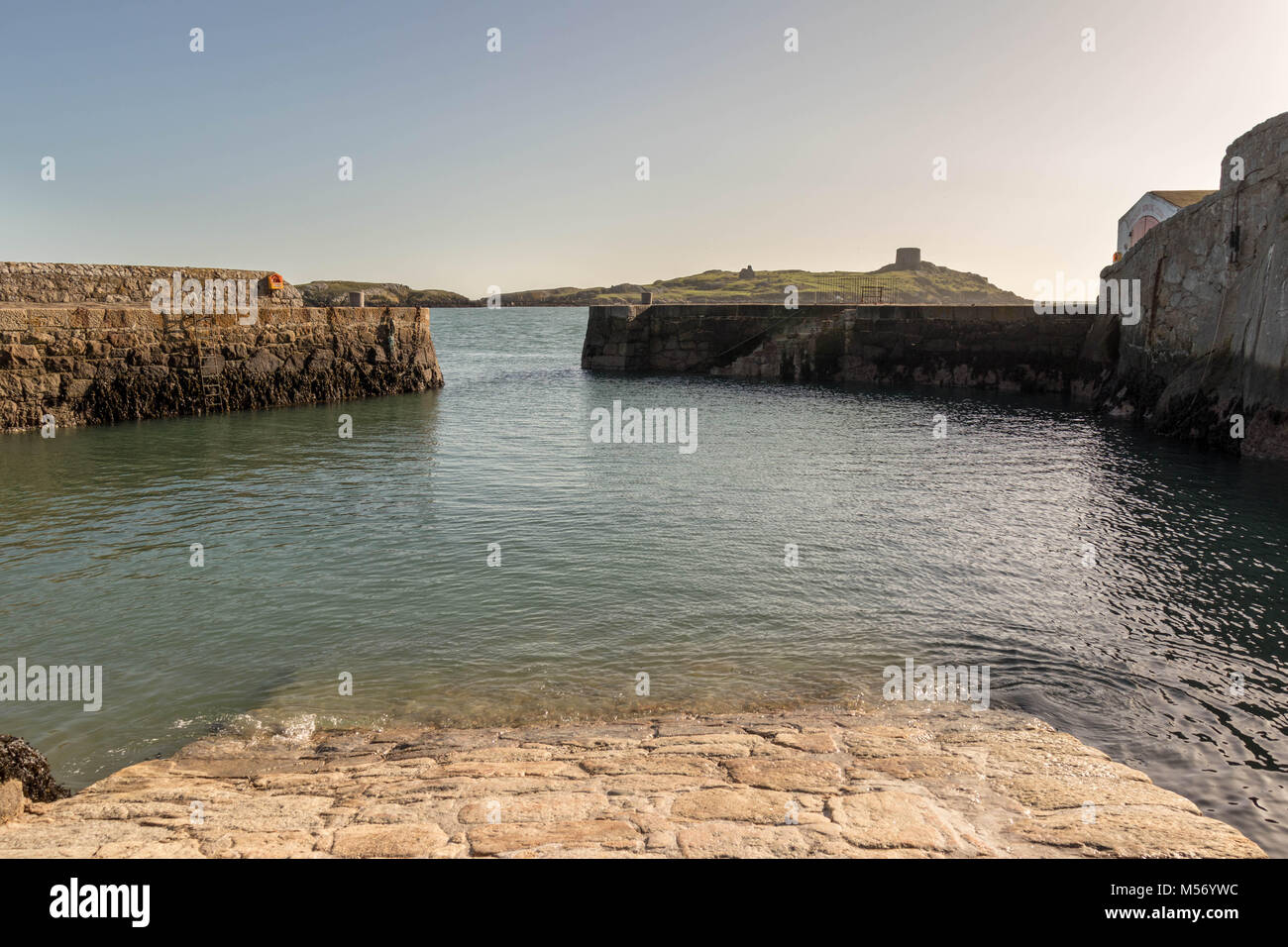 Coliemore Harbour si trova a Dalkey (a sud di Dublino). Inoltre, nel Medioevo, Coliemore era il principale porto per la città di Dublino. Foto Stock