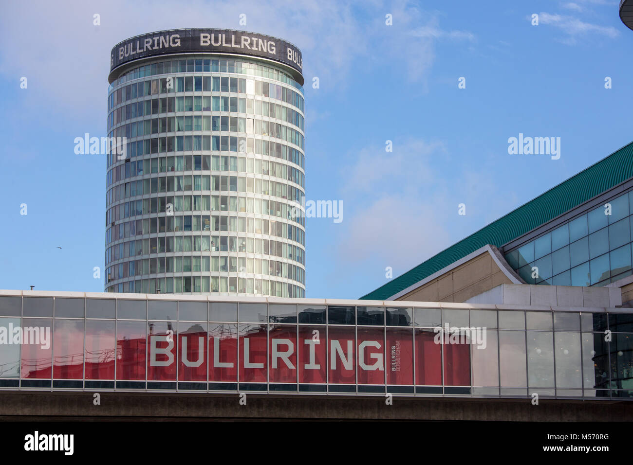 La Rotunda edificio Birmingham visto attraverso il Bullring Shopping Centre, Birmingham Foto Stock