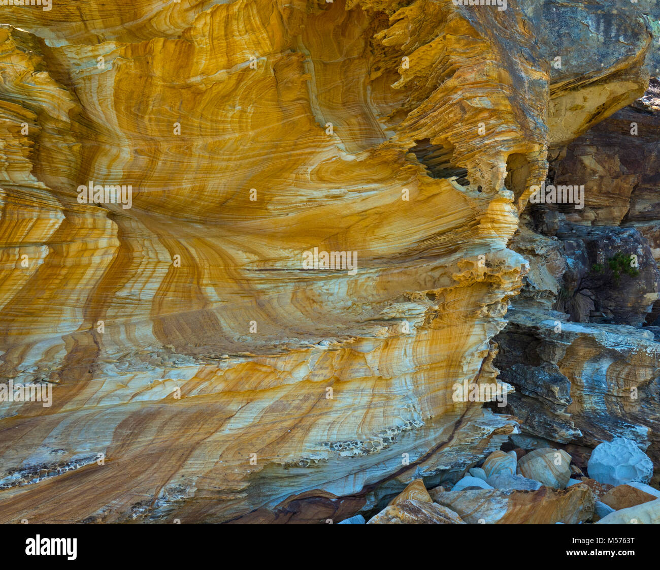 Dipinto di scogliere a Maria Island National Park costa est della Tasmania, Australia. Foto Stock