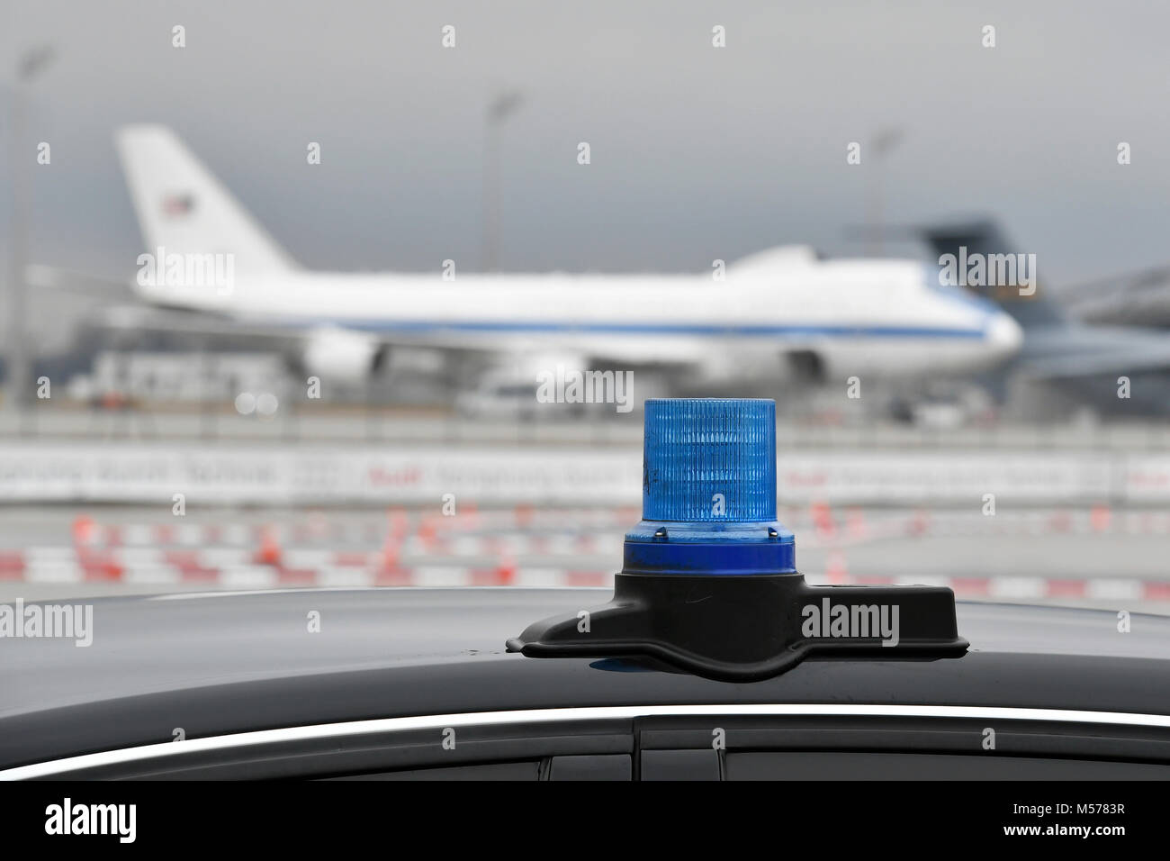 Luci blu, Flash LED, emergenza, polizia, Stati Uniti d'America, Boeing, B747, B4-E, Air Force, in occasione della conferenza di Monaco sulla sicurezza, Aeroporto di Monaco di Baviera MUC Foto Stock