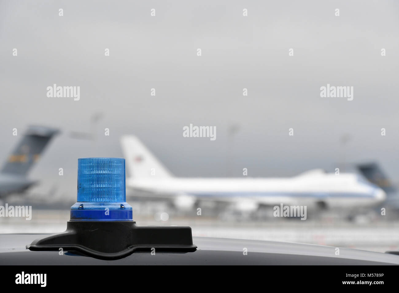 Luci blu, Flash LED, emergenza, polizia, Stati Uniti d'America, Boeing, B747, B4-E, Air Force, in occasione della conferenza di Monaco sulla sicurezza, Aeroporto di Monaco di Baviera MUC Foto Stock