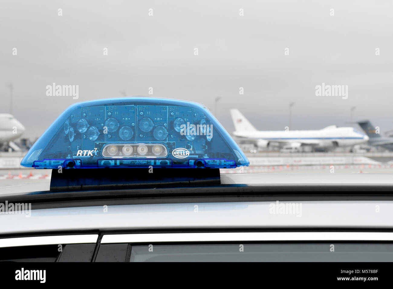 Luci blu, Flash LED, emergenza, polizia, Stati Uniti d'America, Boeing, B747, B4-E, Air Force, in occasione della conferenza di Monaco sulla sicurezza, Aeroporto di Monaco di Baviera MUC Foto Stock