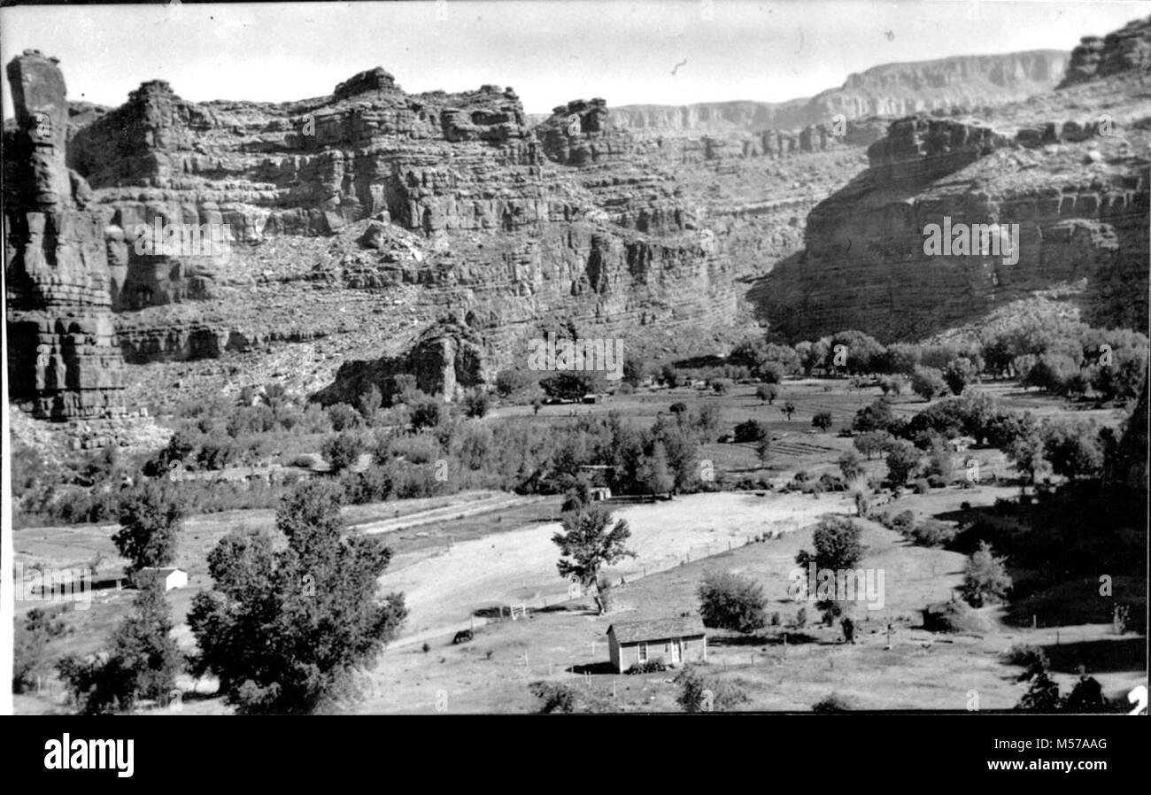 Grand Canyon storica . Vista la fattoria terre degli Indiani HAVASUPAI profondo nel HAVASU canyon. CIRCA 1944. Foto Stock
