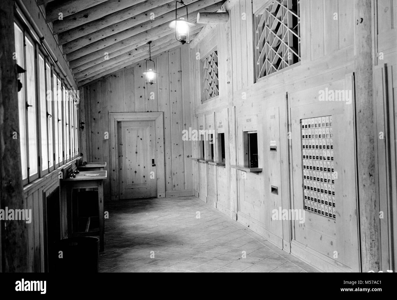 Grand Canyon Nuovo Post Office . Interno del LOB& SERVIZIO IN WINDOWS POST OFFICE ( Bldg 166). Costruito DEL WEBB nel 1935. 22 AGO 1935 . Foto Stock