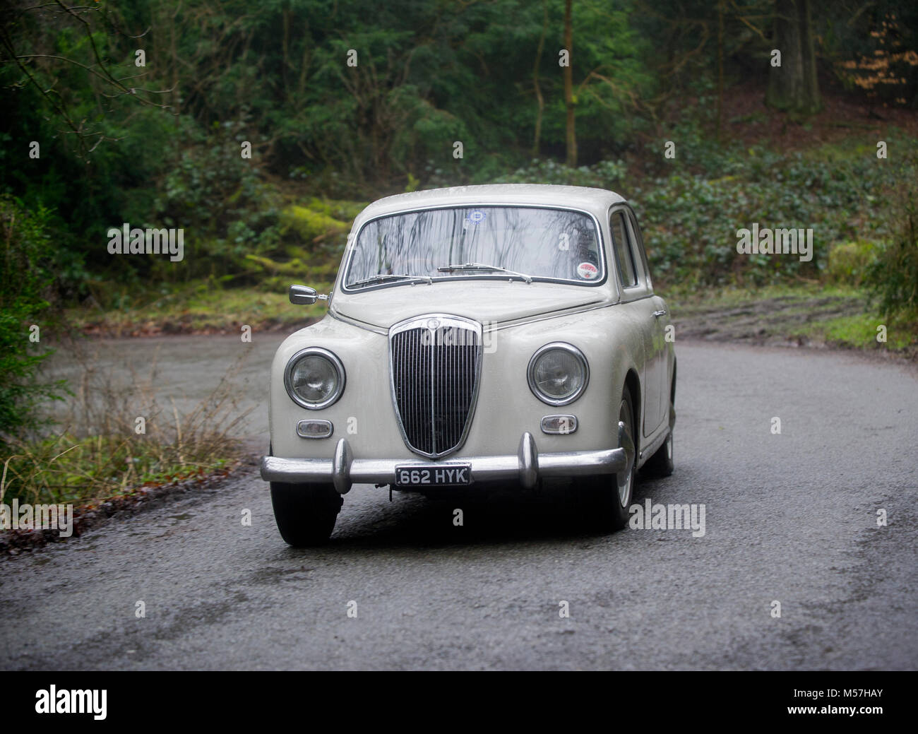 1956 Lancia Appia italiana classica berlina sportiva, con un corpo monoscocca e porte di suicidio Foto Stock