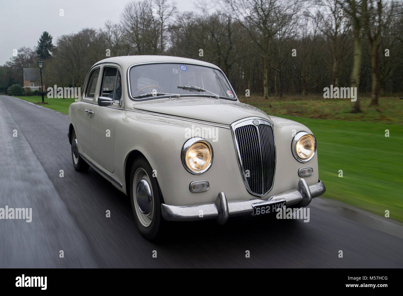1956 Lancia Appia italiana classica berlina sportiva, con un corpo monoscocca e porte di suicidio Foto Stock