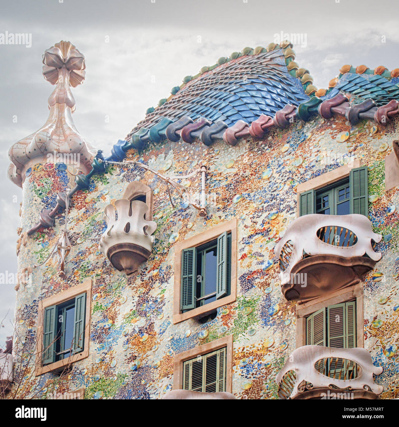 BARCELLONA, SPAGNA-16 FEBBRAIO 2018: Facciata Casa Batllo. Il famoso edificio progettato da Antoni Gaudi è una delle principali attrazioni turistiche Foto Stock