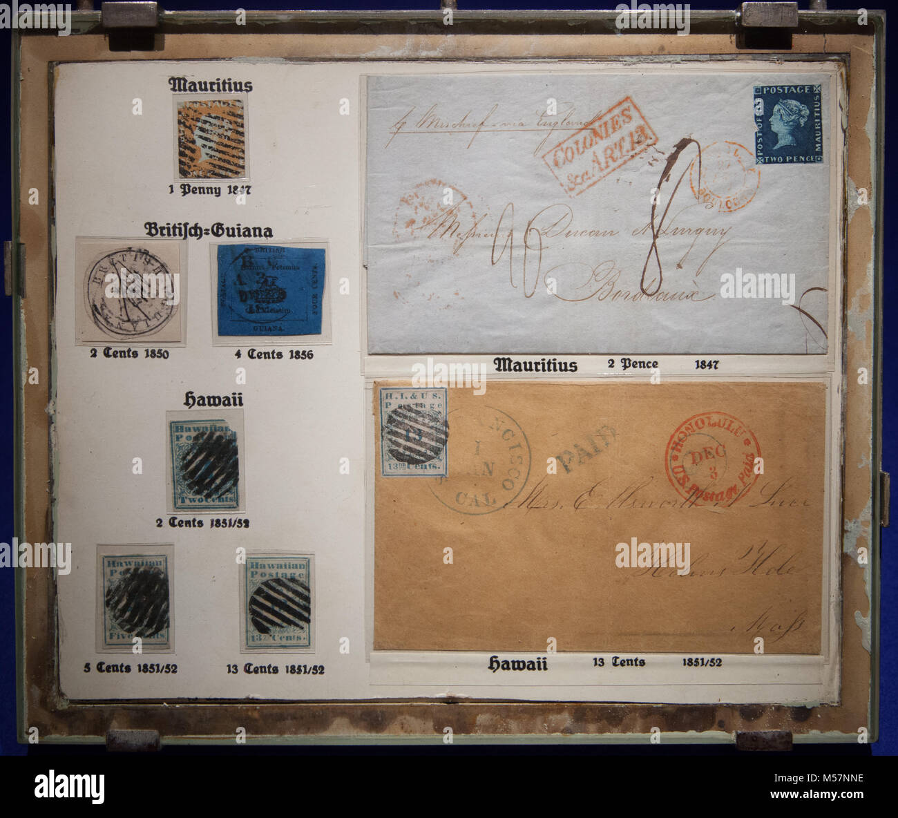 Francobolli rari mostrata nel Museum für Kommunikation di Berlino, come Maurizio "Post Office' timbri e Hawaiian missionari. Foto Stock