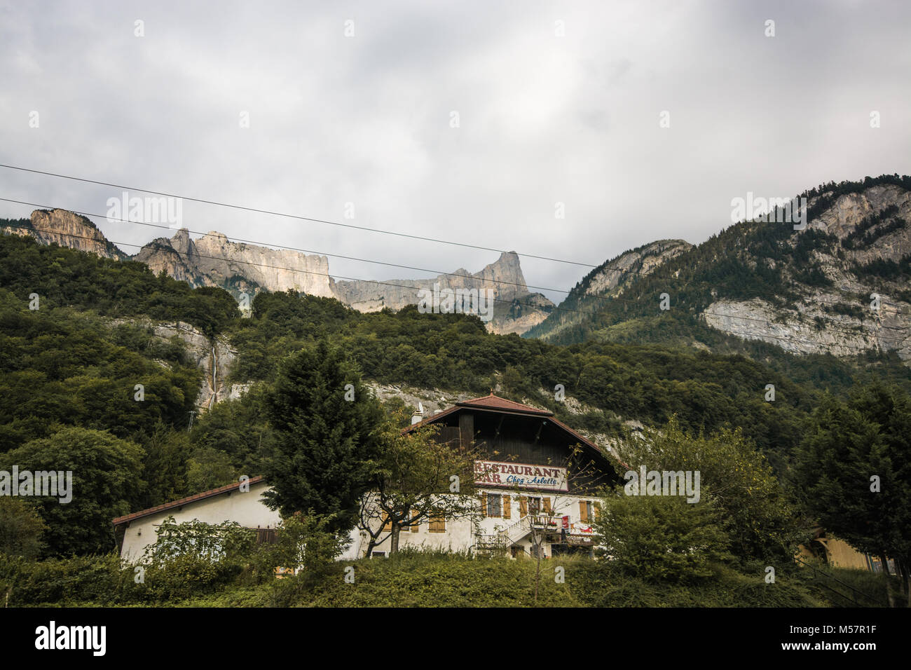 Belle montagne in splendido alpi svizzere in Svizzera, Europa su un viaggio su strada viaggio Foto Stock