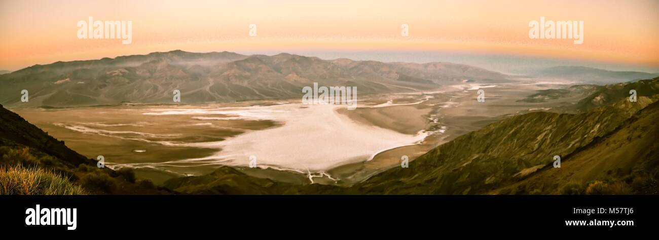 Alba oltre il parco nazionale della Valle della Morte Foto Stock