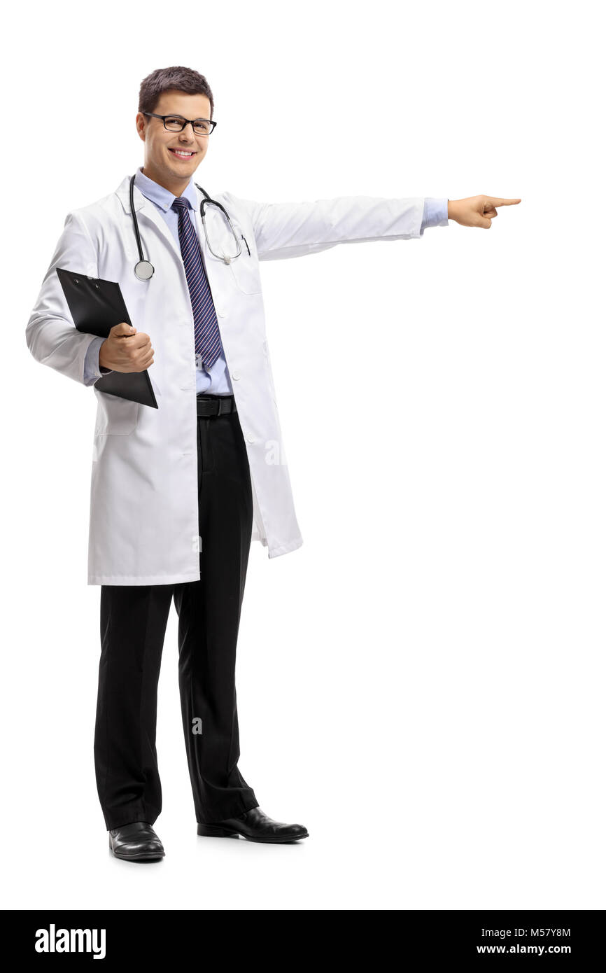 A piena lunghezza Ritratto di un medico con un puntamento appunti isolati su sfondo bianco Foto Stock