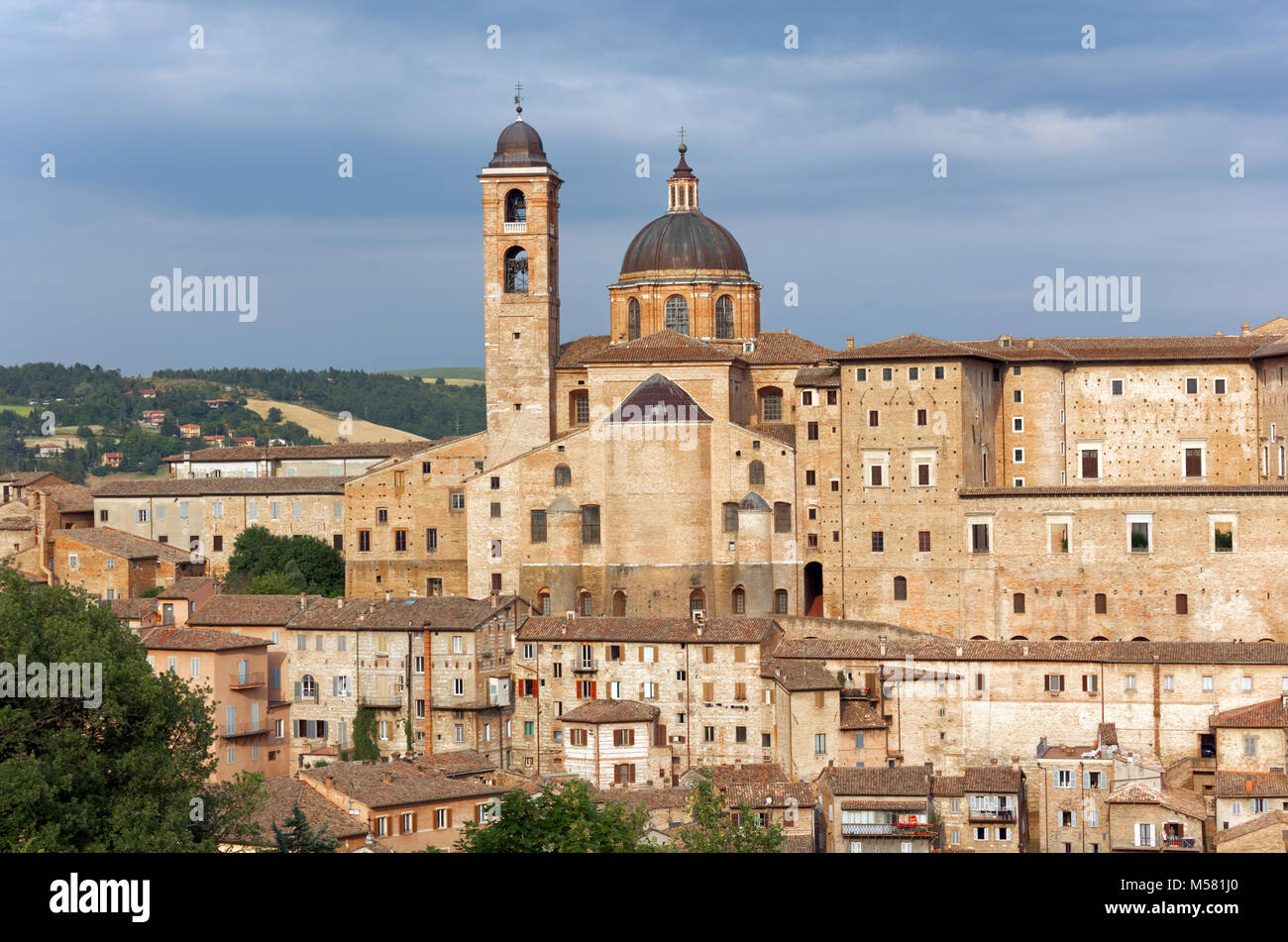 Vista del centro storico di Urbino, Italia. La parte storica della città è elencato come patrimonio mondiale UNESCO Foto Stock