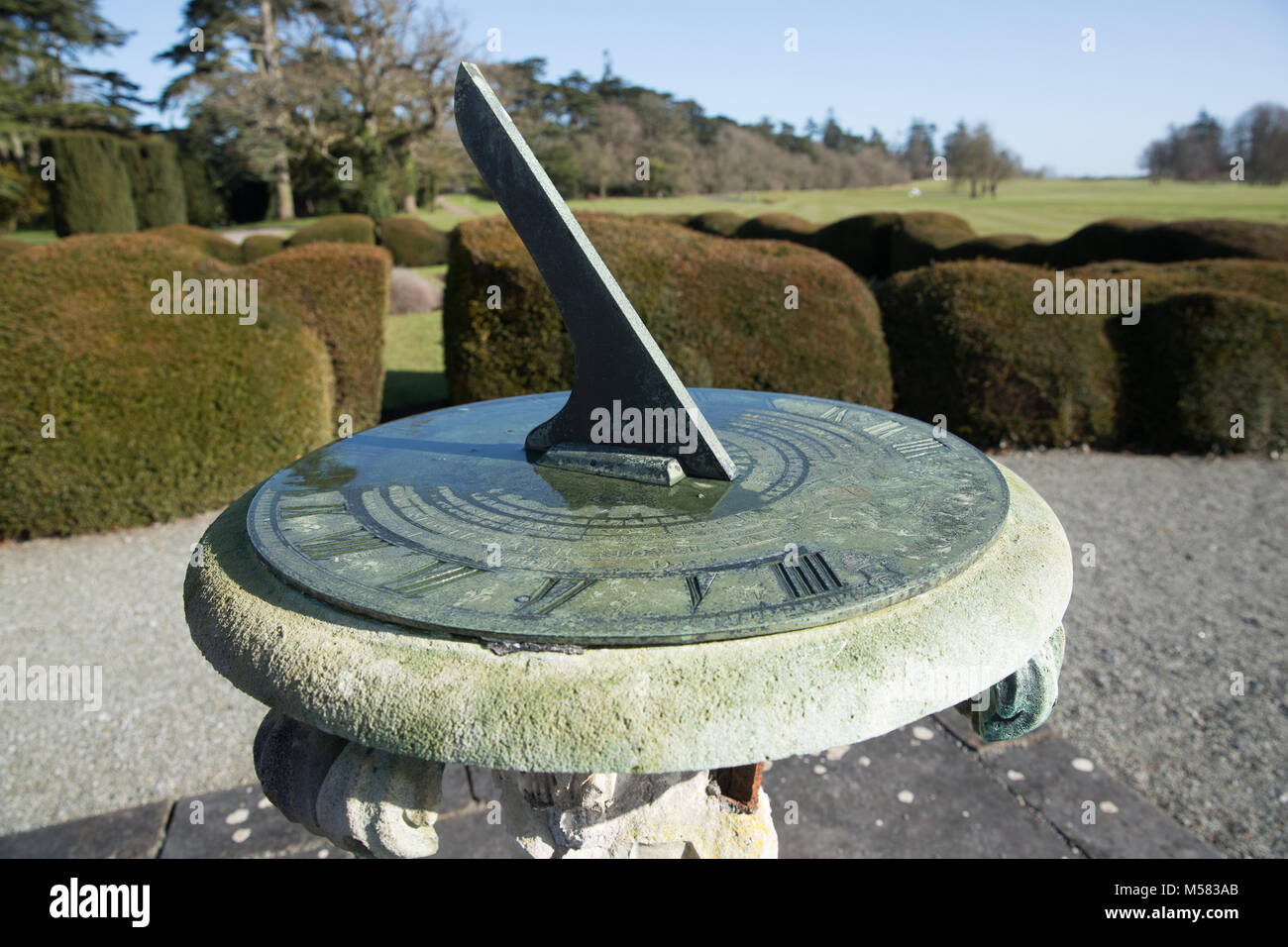 Vecchio giardino sun quadrante di orologio presso la casa di cartone in Maynooth Irlanda Foto Stock