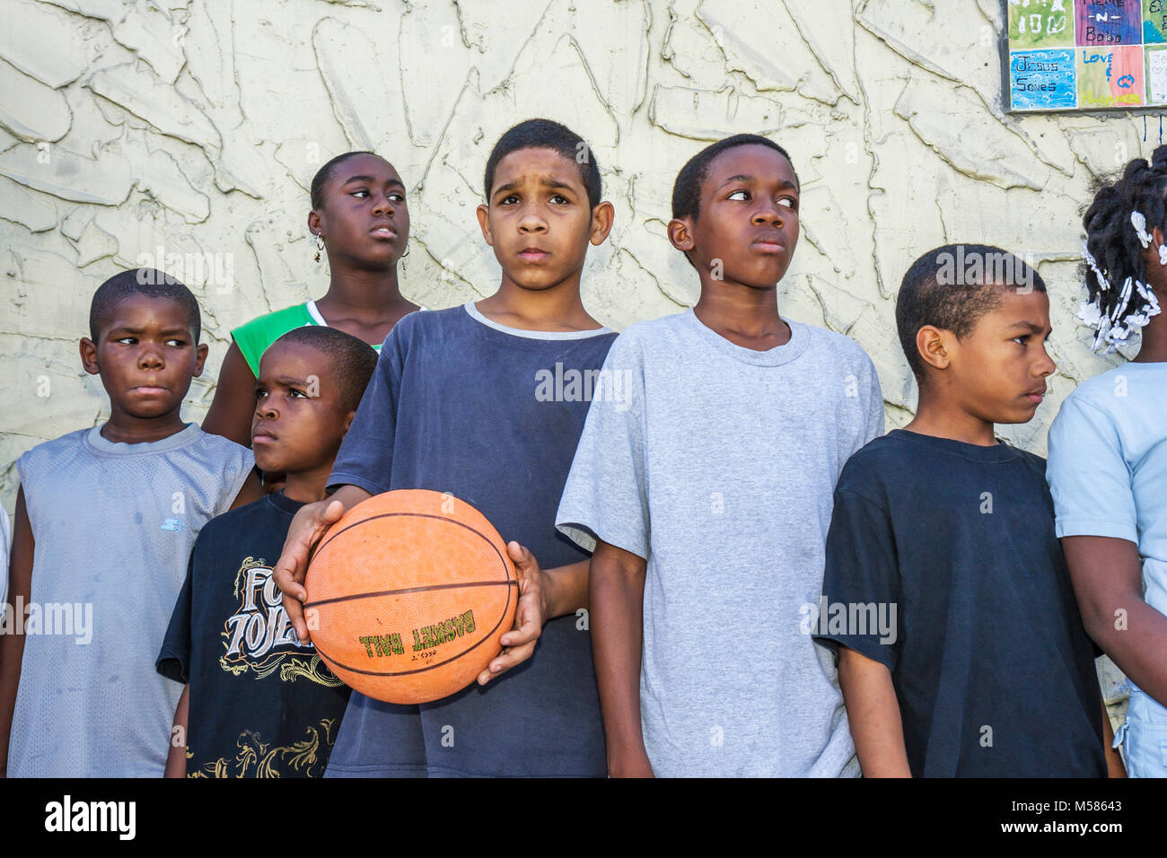 Miami Florida,Liberty City,African Square Park,centro città,basso reddito,povertà,economico,Black Blacks African African African African Minority,ragazzo,ragazzo,ragazzi Foto Stock