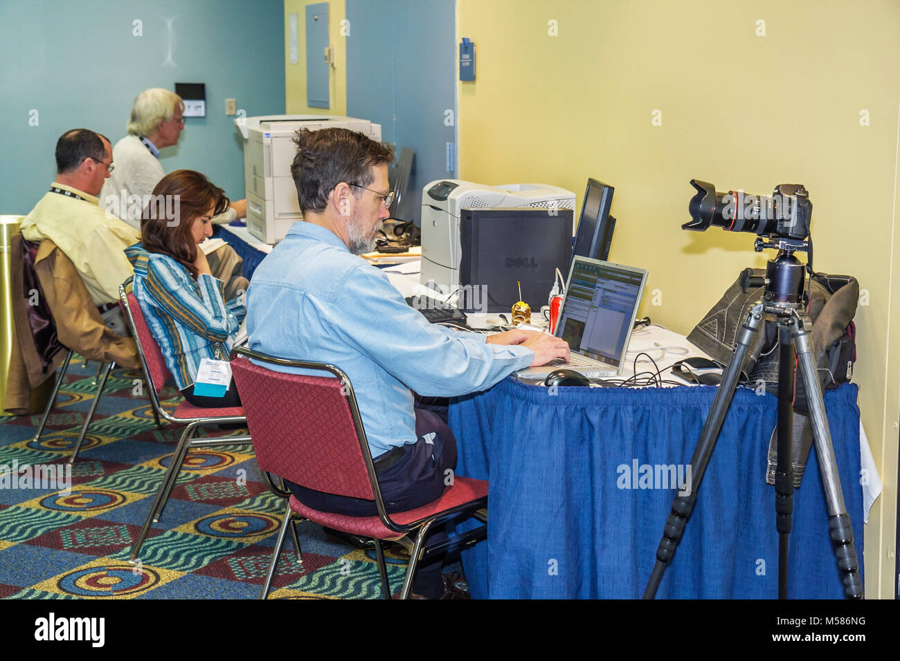 Miami Beach Florida,Miami Beach Convention Center,centro,Grafica delle Americhe,fiera,sala stampa,media,fotografo,uomo uomini maschio adulti,c Foto Stock