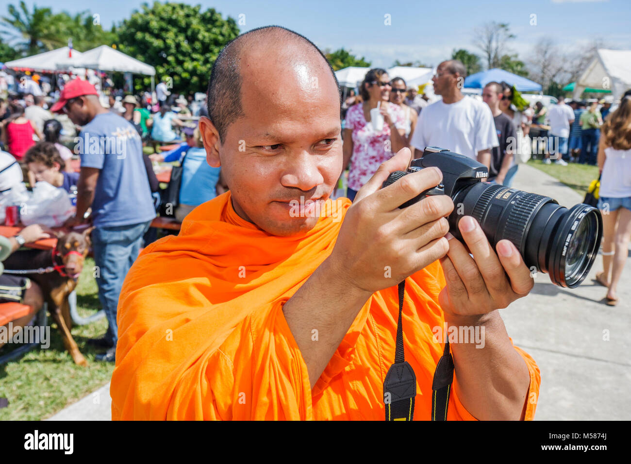 Miami Florida,Homestead,Redlands,Fruit and Spice Park,Asian Culture Festival,festival,celebrazione,fiera,Thai,monaco buddista,macchina fotografica digitale Nikon,presa Foto Stock