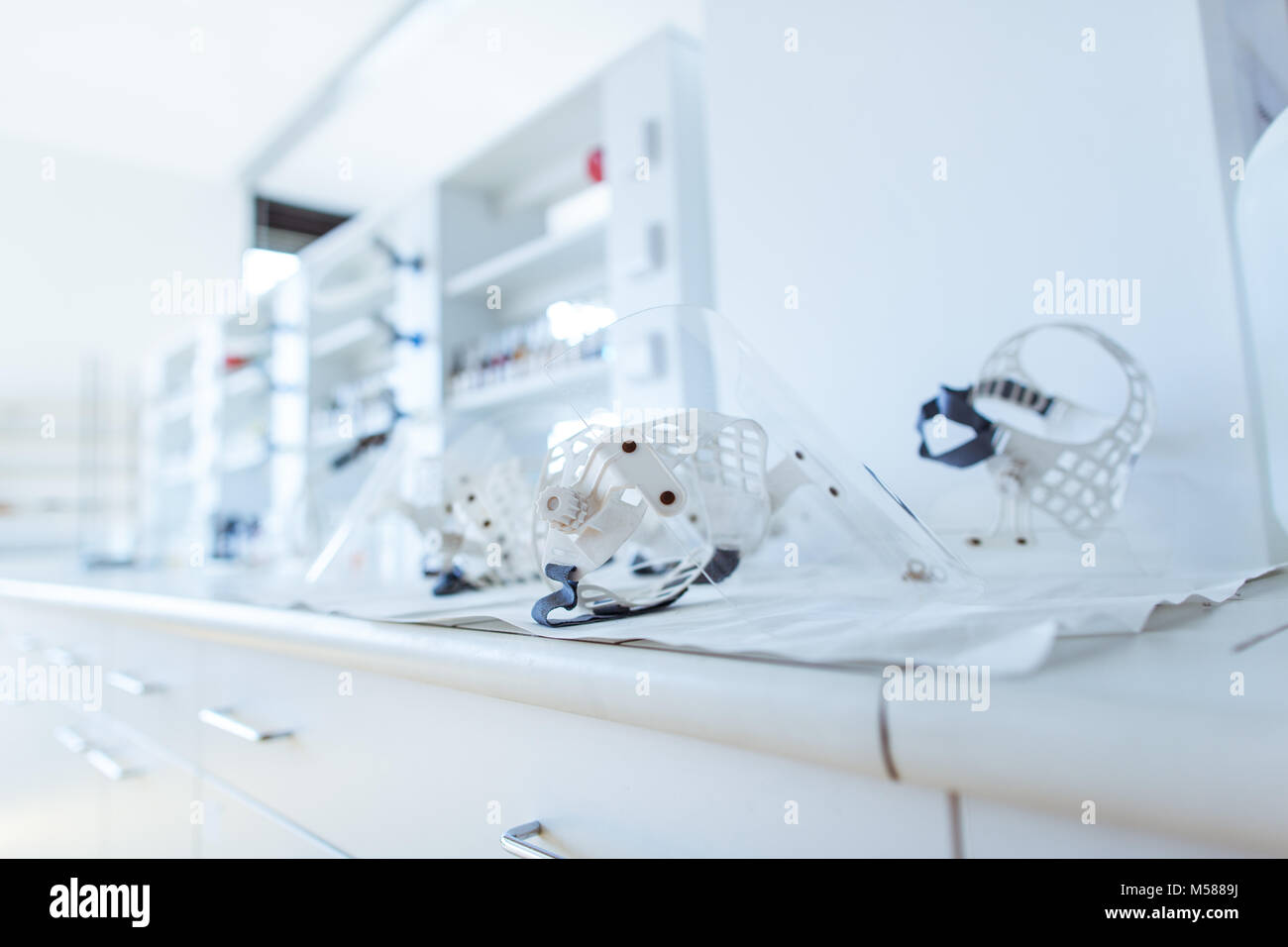 Laboratorio di chimica (SHALLOW DOF; dai toni di colore immagine) Foto Stock