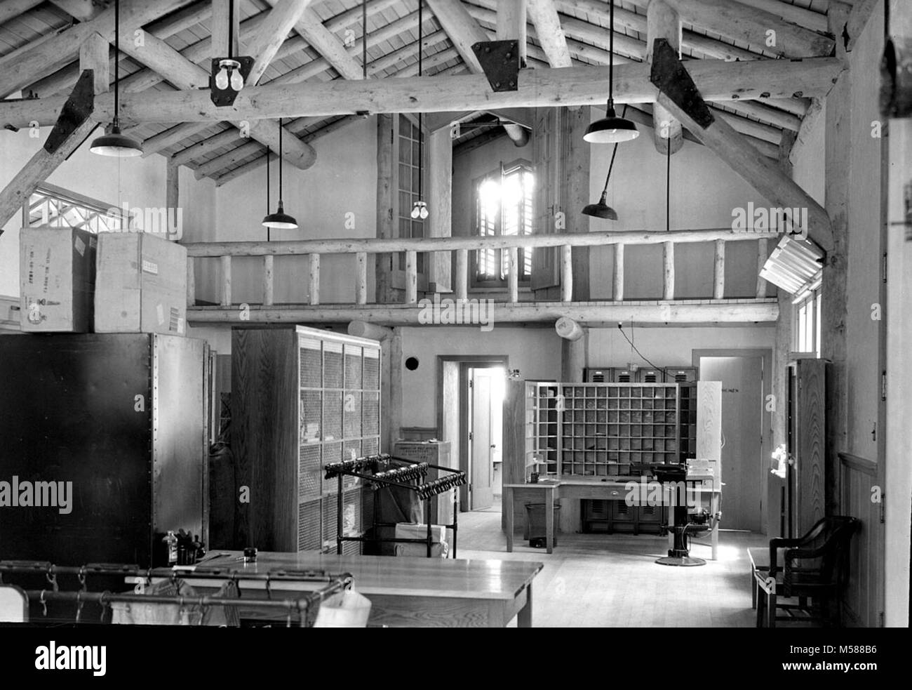 Grand Canyon Nuovo Post Office 1. Interno di DEL WEBB POST OFFICE. Vista verso la parte posteriore con balcone (Edificio n. 166) 22 AGO 1935. Server dei criteri di rete Foto Stock