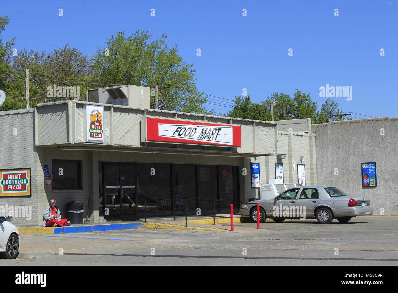 Food Mart Convenience Store con il blu del cielo. Foto Stock