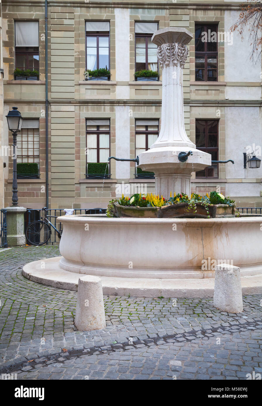 Fontana di strada nella città di Ginevra, Svizzera Foto Stock
