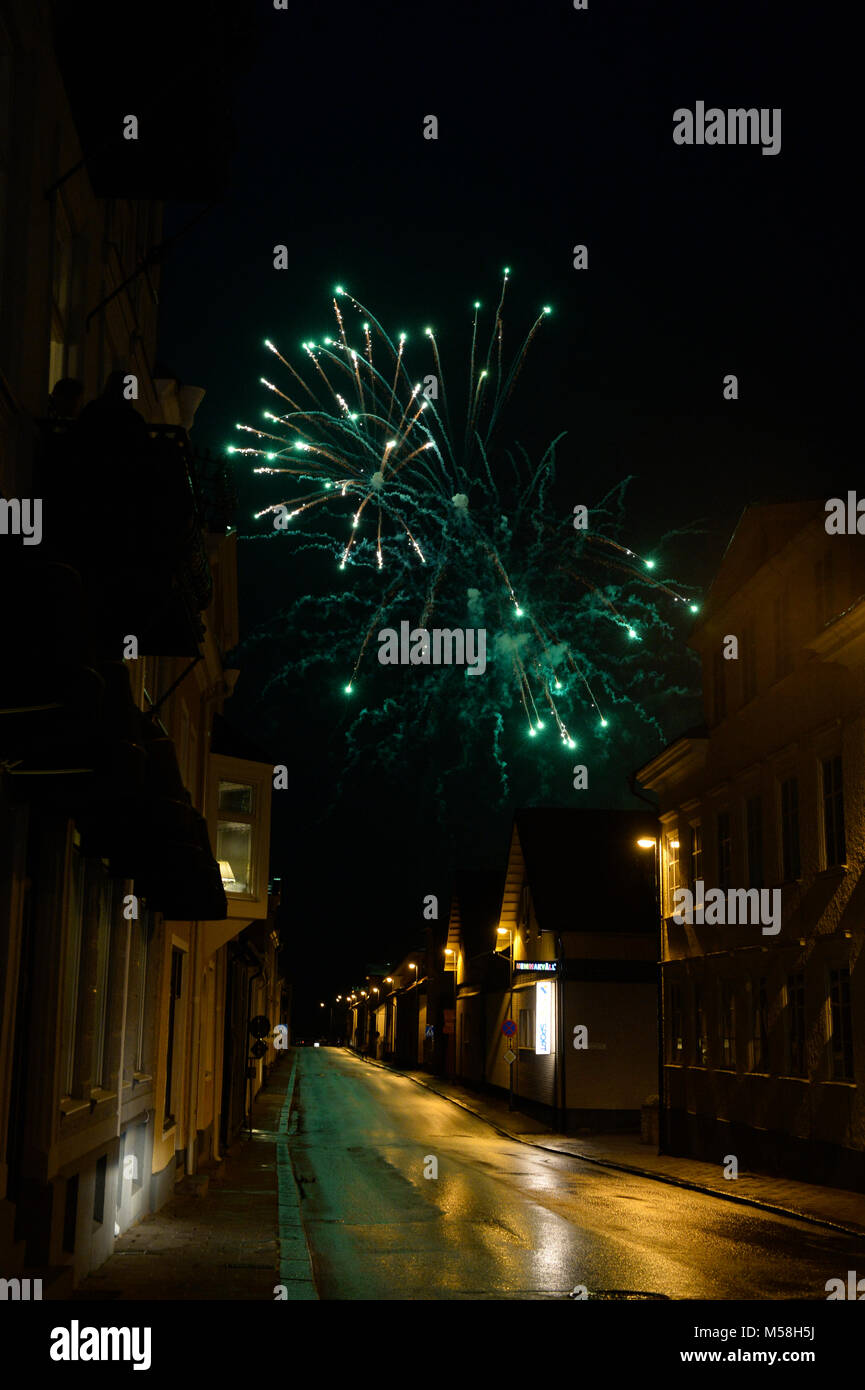 Fuochi d'artificio in cielo, celebrazione di Valborgsmässoafton in Svezia'Walburgs notte' Foto Stock