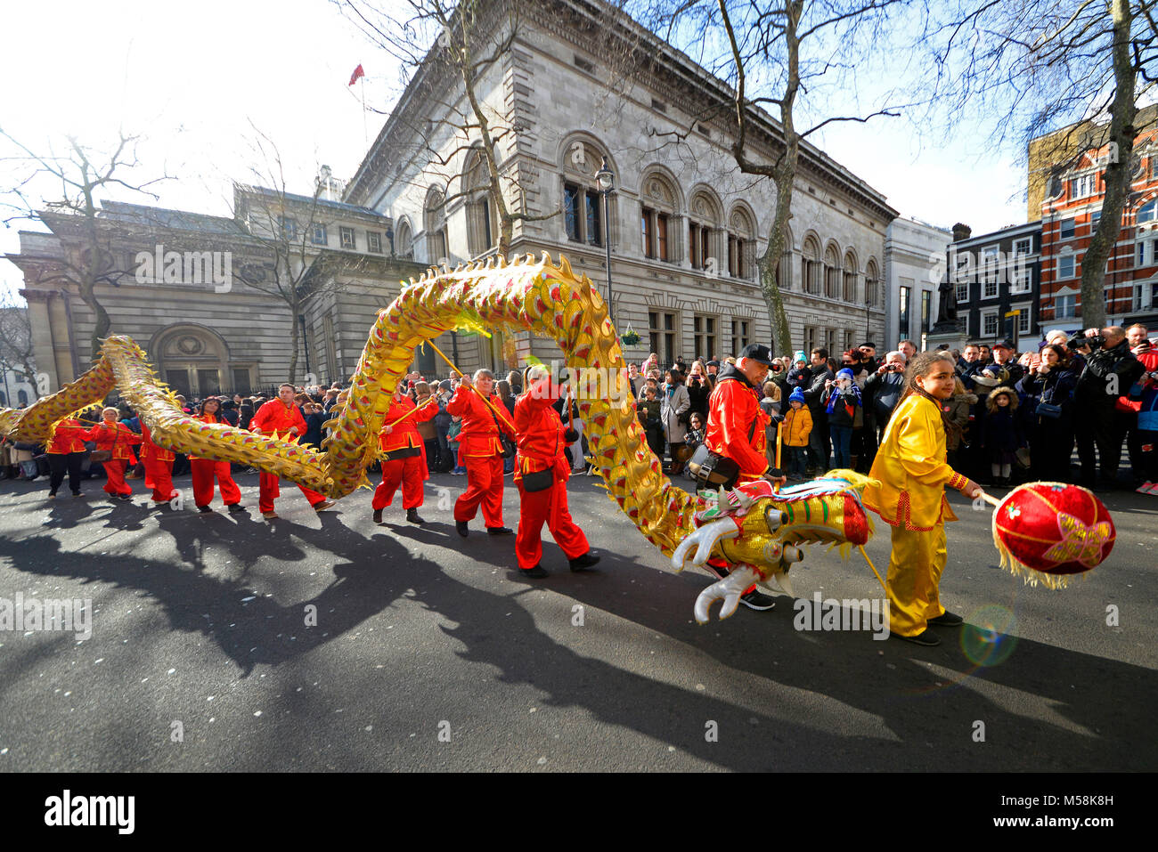 Chinese New Year Parade London 2018. Cinese Capodanno Dragon display, Street show Foto Stock