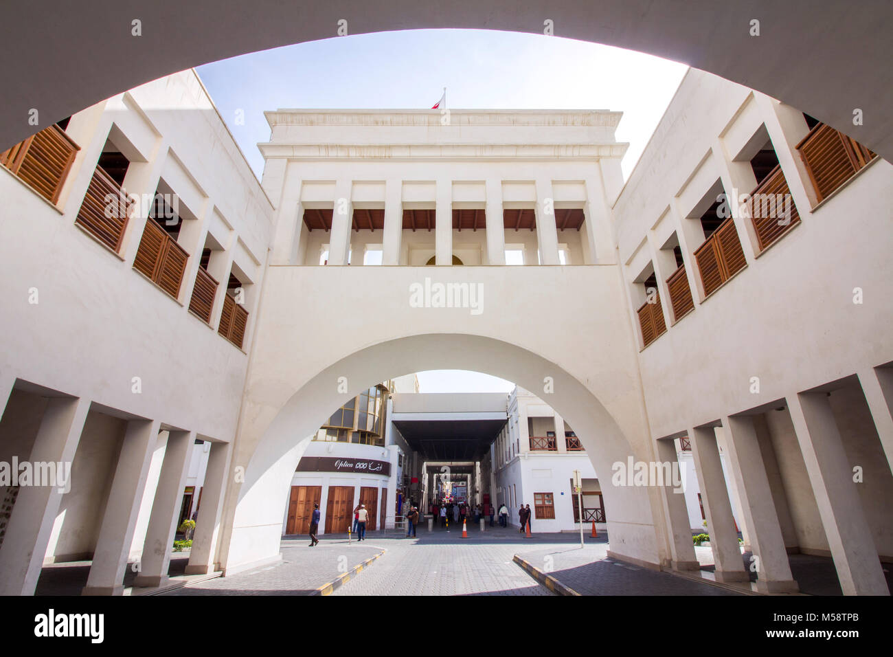 L'arco di bab al bahrain a Manama è un edificio storico e il gateway o ingresso di Manama Souq Foto Stock