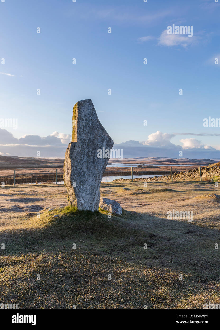 Callanish pietre permanente all'alba, isola di Lewis, Ebridi Esterne, Scozia Foto Stock