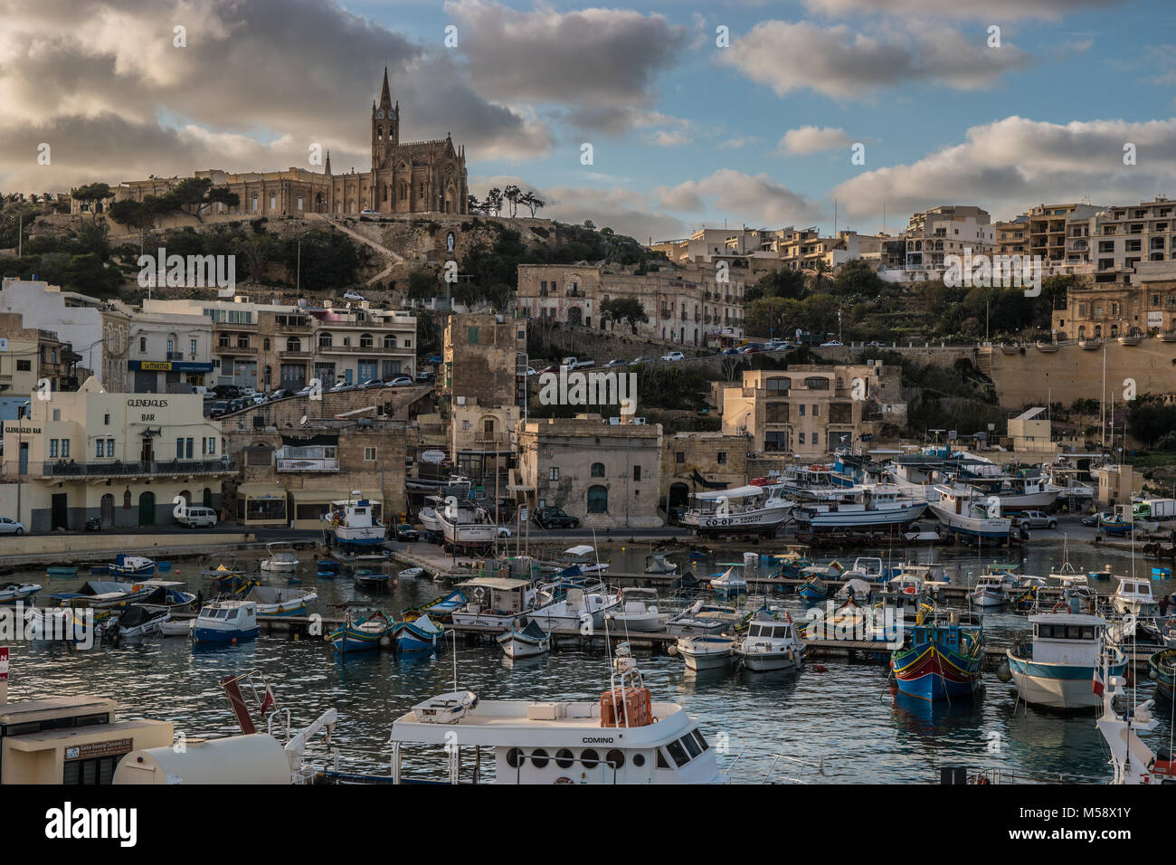 Mgarr al porto dei traghetti, Gozo, Malta, l'Europa. 02/08/2018 Foto Stock