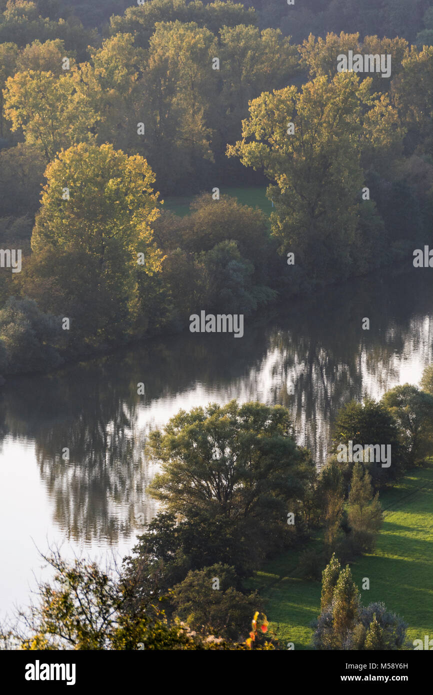 Blick vom Michaelsberg auf den Neckar bei Gundelsheim, Baden-Württemberg, Deutschland, Europa Foto Stock