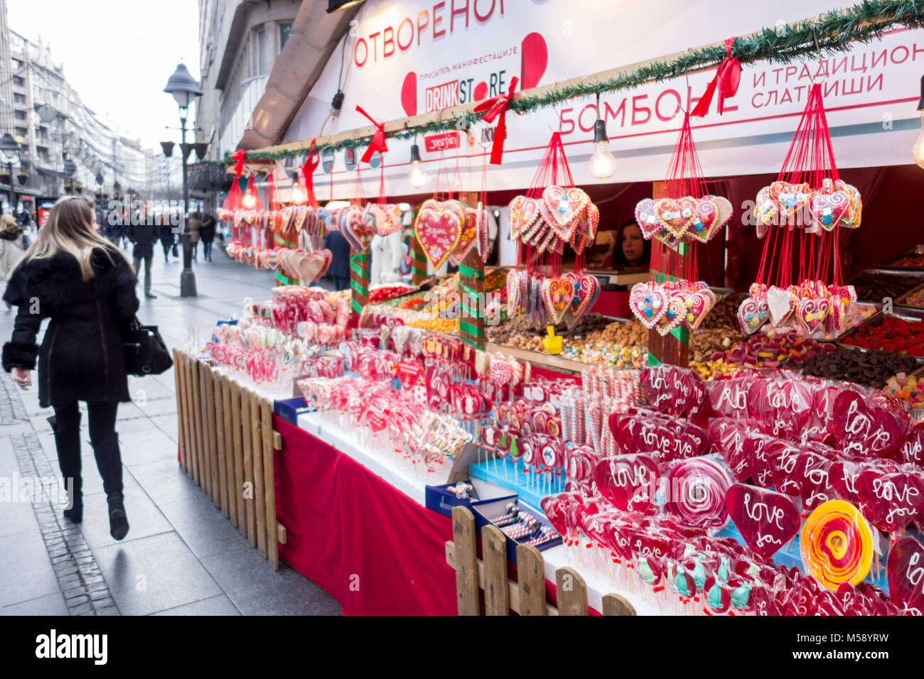 Supporto di pasticceria, mercato invernale a Belgrado in Serbia Foto Stock