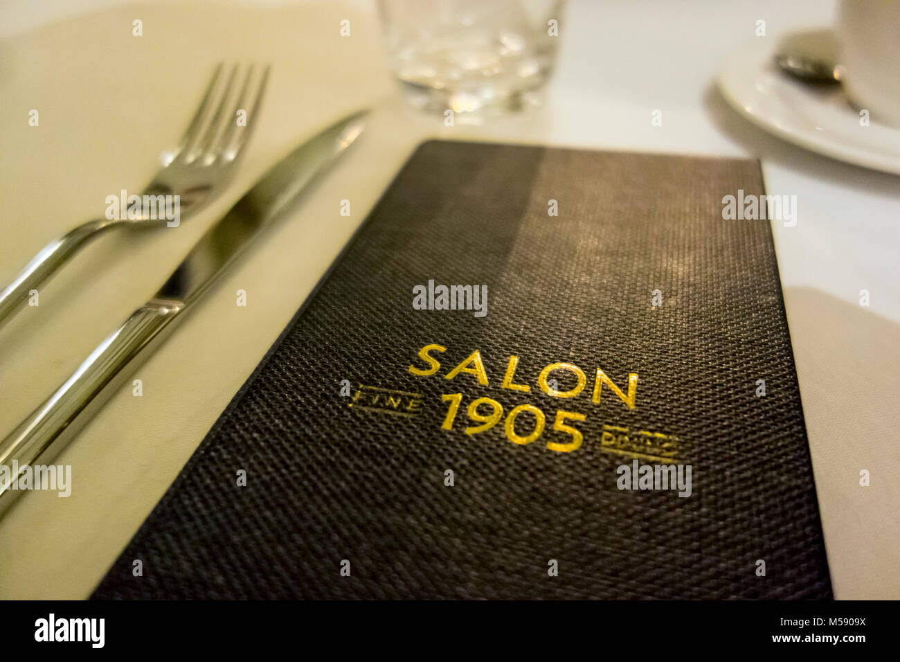 Th bill in Salone 1905, un ristorante gourmet a Belgrado in Serbia Foto Stock