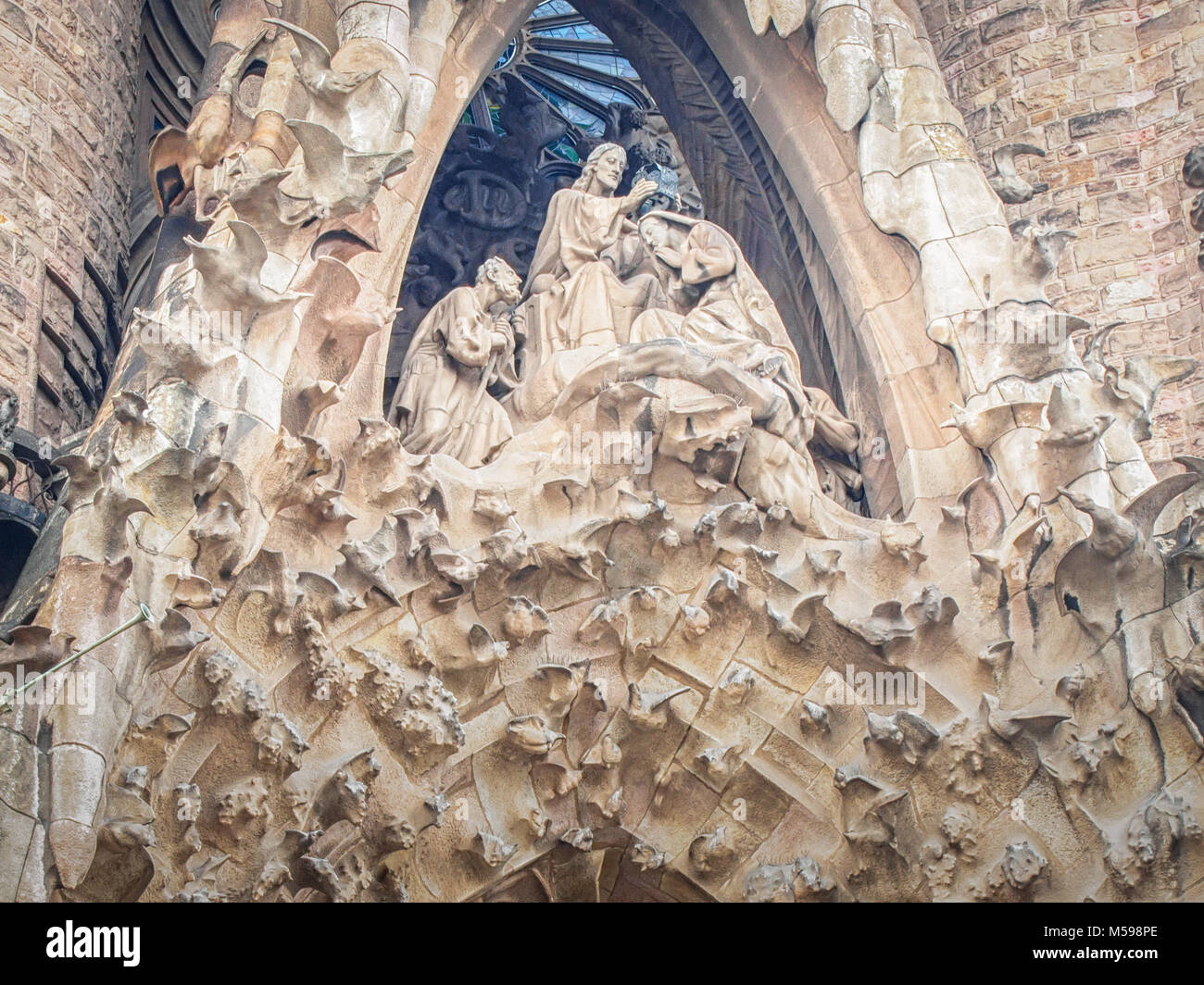 Barcellona, Spagna-febbraio 16, 2018: Jesusu Cristo come un frammento architettonico della Sagrada Familia - cattedrale progettata da Gaudi Foto Stock