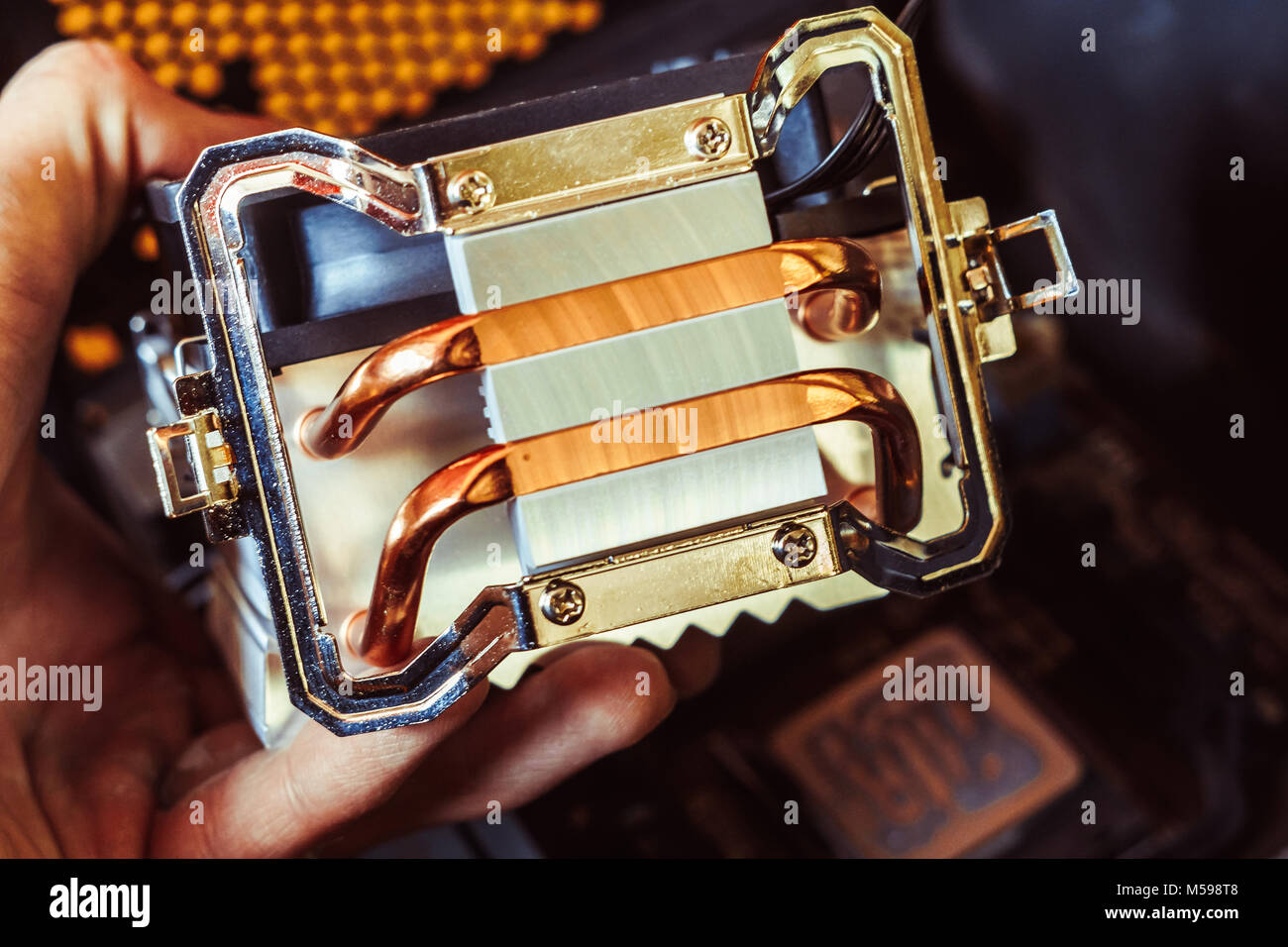 Il rame metallico dissipatore di calore e le ventole di raffreddamento  liquido scheda per computer Foto stock - Alamy