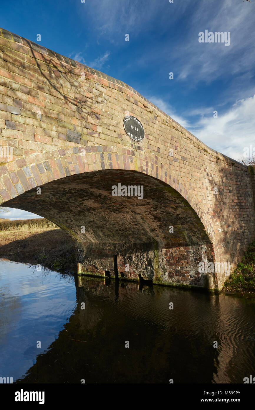 Mops Farm Bridge n. 54 Staffordshire e Worcestershire Canal abbassare Penn South Staffordshire England Regno Unito Foto Stock