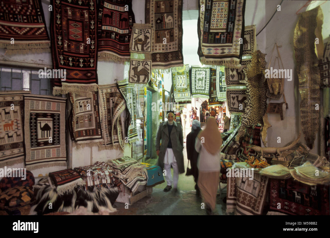La Libia. Tripoli. La città vecchia. Negozio di souvenir nella città vecchia. Foto Stock
