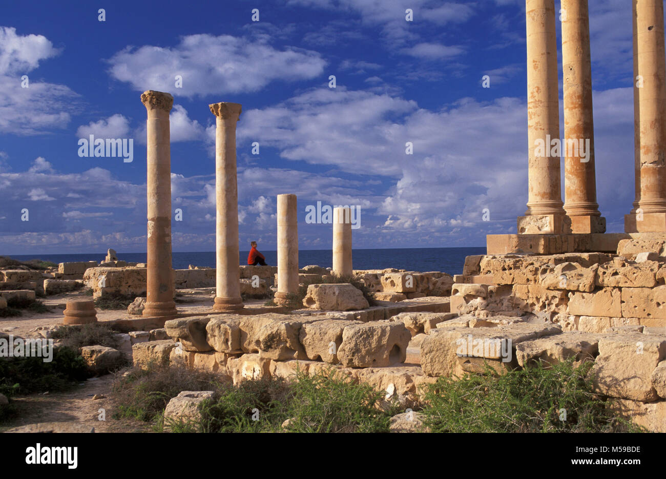 La Libia. Tripoli. Sabratha. (Sabrata). Le rovine romane. Rovine del tempio di Iside. Unesco World Heritage Site. Sito archeologico di Sabratha. Foto Stock