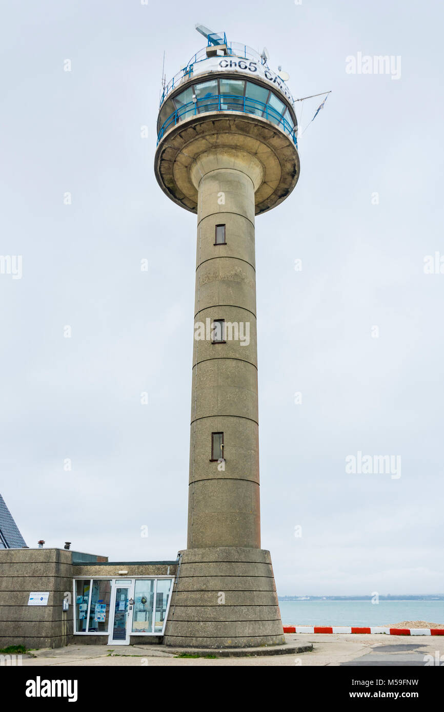 La guardia costiera nazionale istituzione (NSC) Lookout Tower stazione o anche chiamato Torre NSC su Calshot Spit in febbraio 2018, Calshot, England, Regno Unito Foto Stock